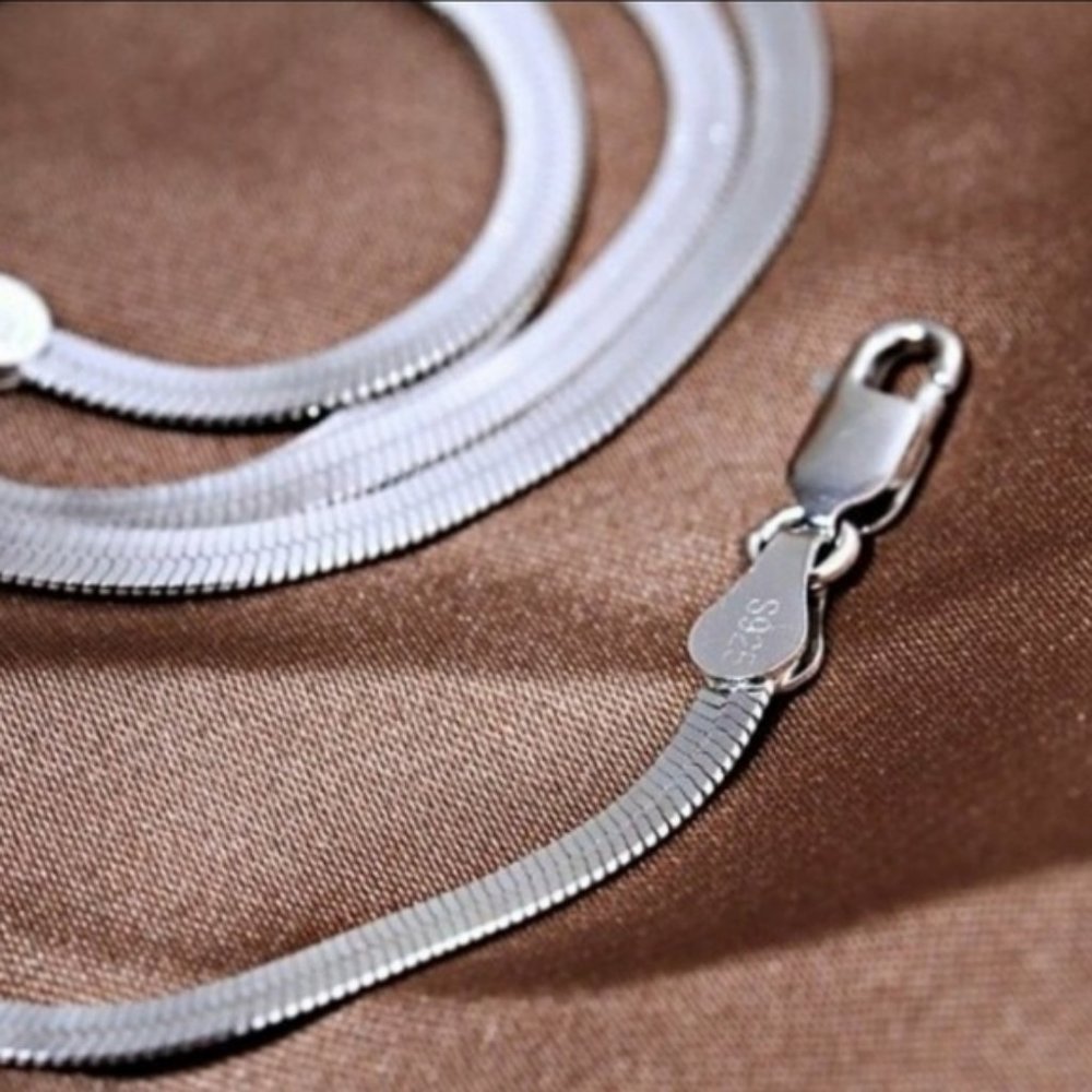 925 STERLING SILVER HERRINGBONE NECKLACE - Picture 3 of 5